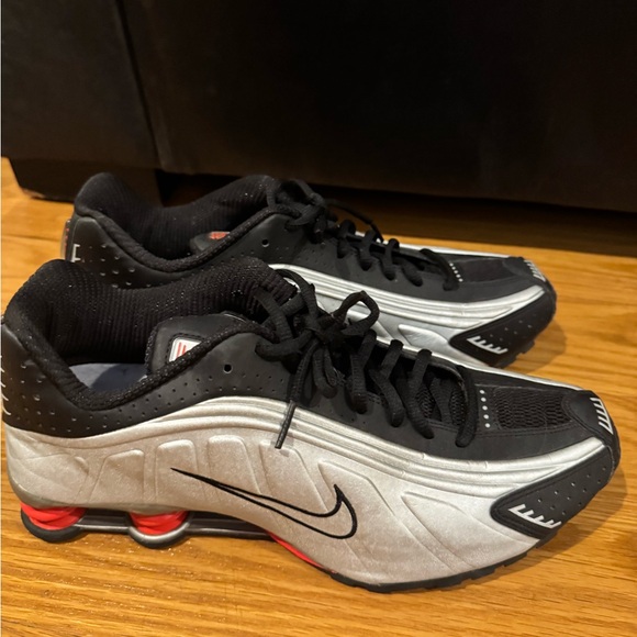 Nike Shox R4 Black and Silver OG colorway - Picture 1 of 7